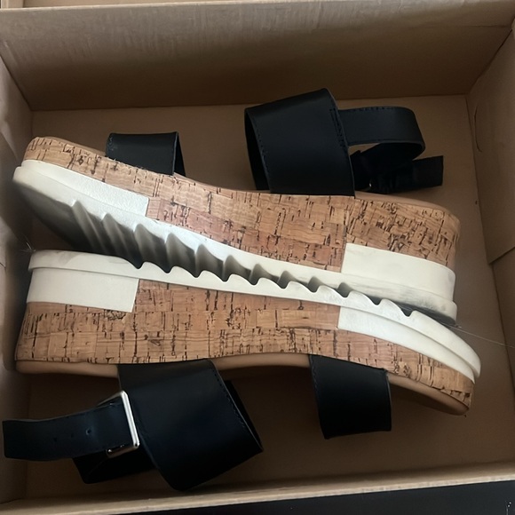 Steve Madden black platform sandals - Picture 2 of 2